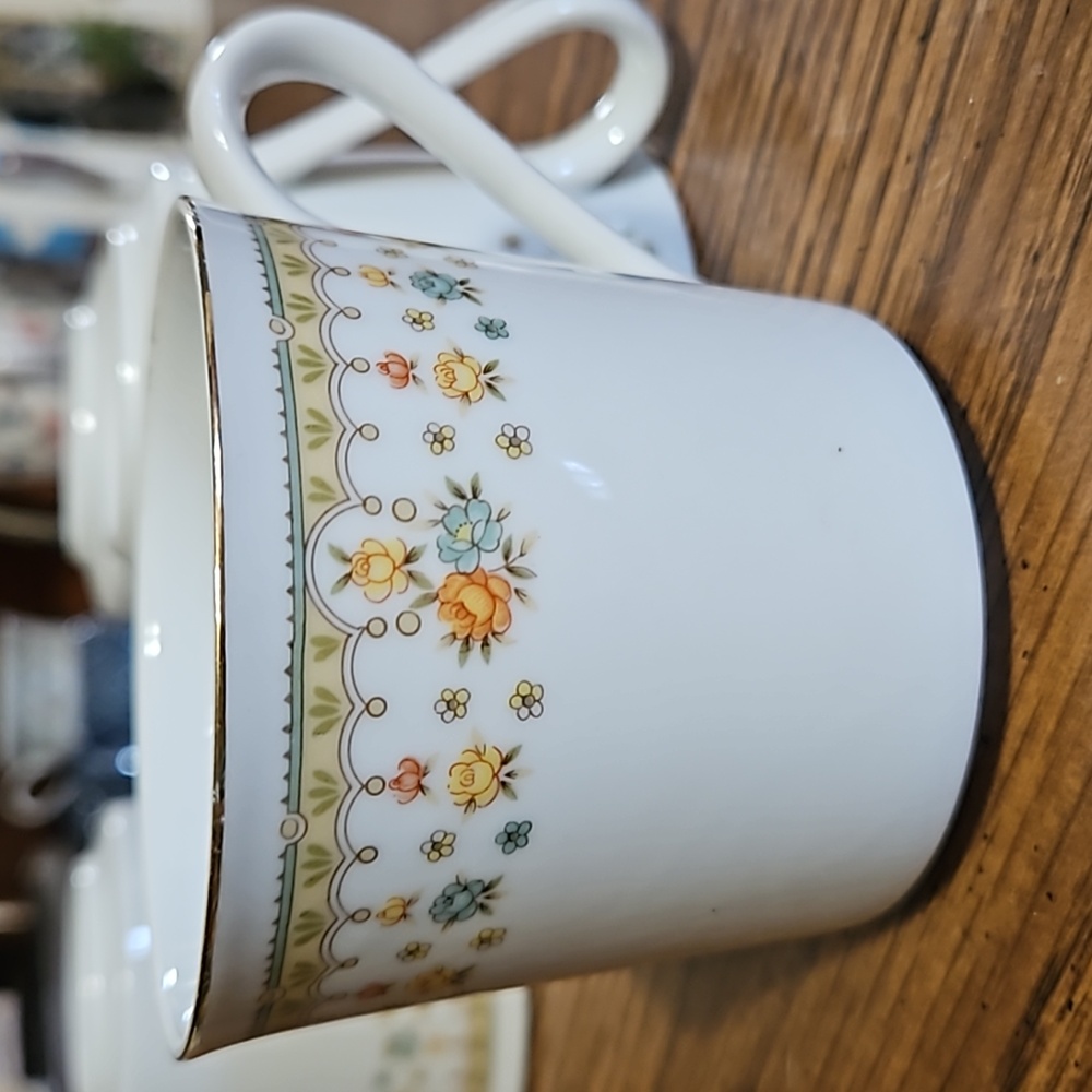 GARDEN BOUQUET - 4 Vintage Flat Cups - Fine China of Japan - Gold Trim - Picture 2 of 9